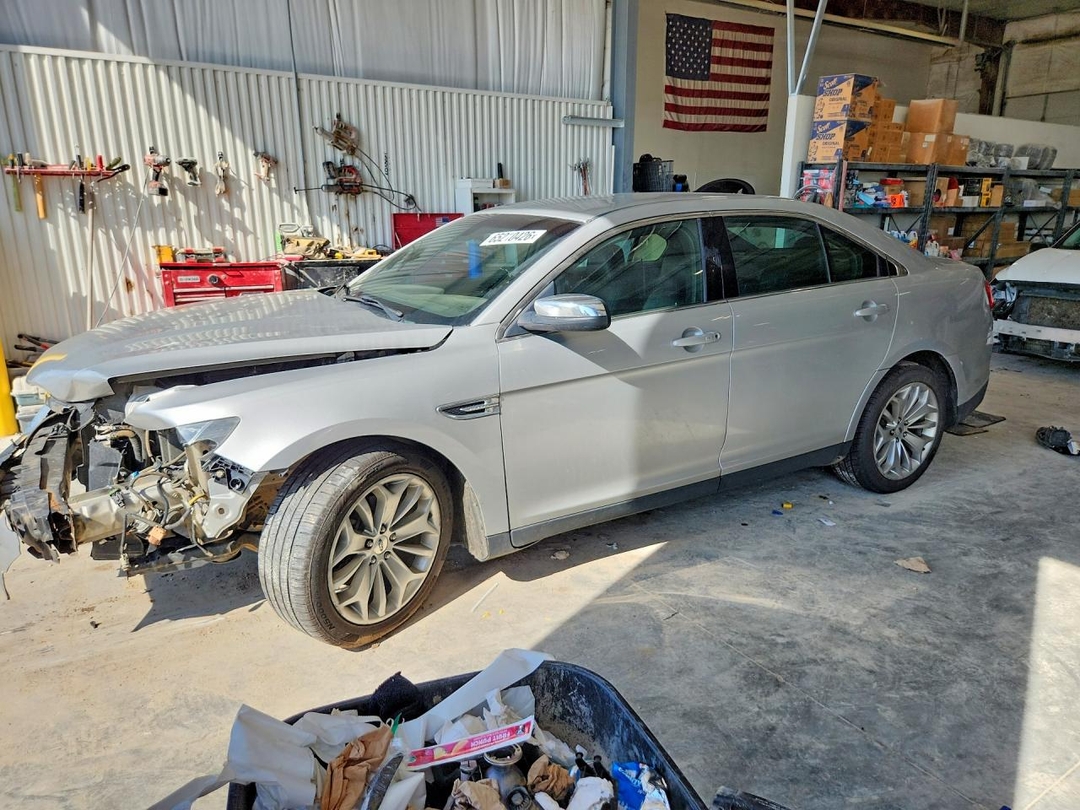 Vue de 2015 FORD TAURUS LIMITED, angle 1