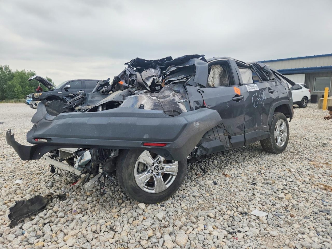 Vista de 2021 TOYOTA RAV4 LE, ángulo 1
