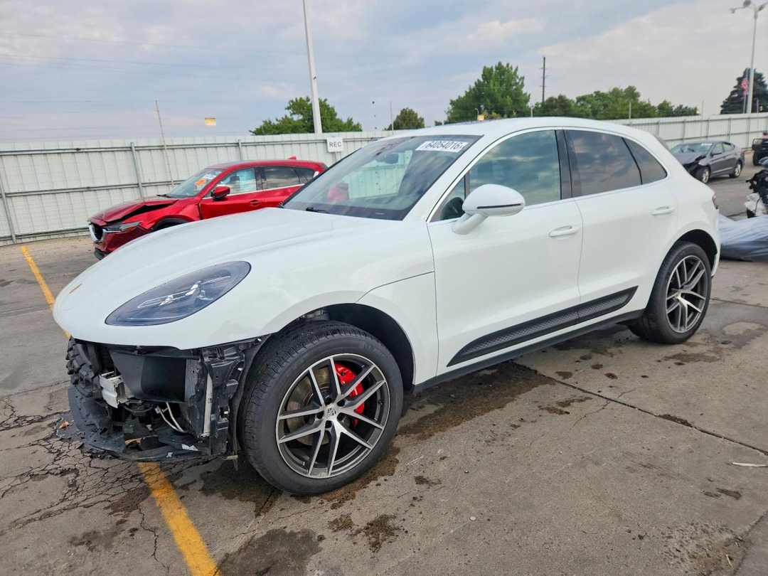 Vue de 2024 PORSCHE MACAN S, angle 1