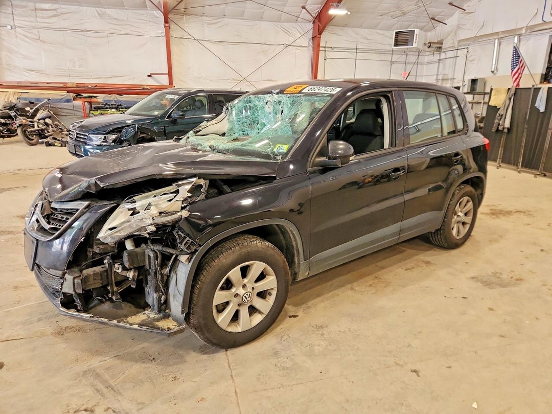 Vue de 2010 VOLKSWAGEN TIGUAN S, angle 1