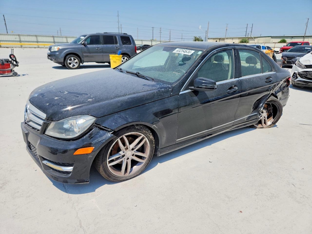 Vue de 2012 MERCEDES-BENZ C 300 4MATIC, angle 1