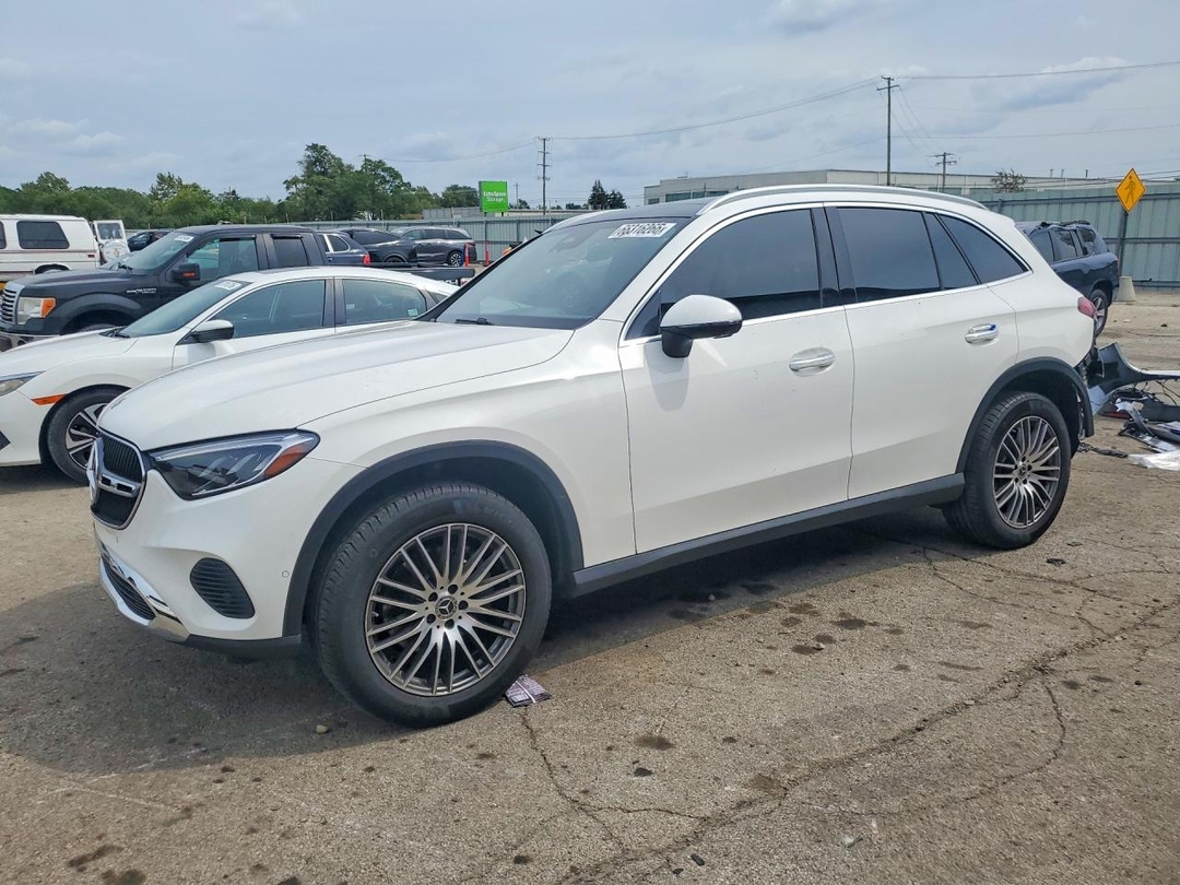 Vue de 2026 MERCEDES-BENZ GLC 300, angle 1