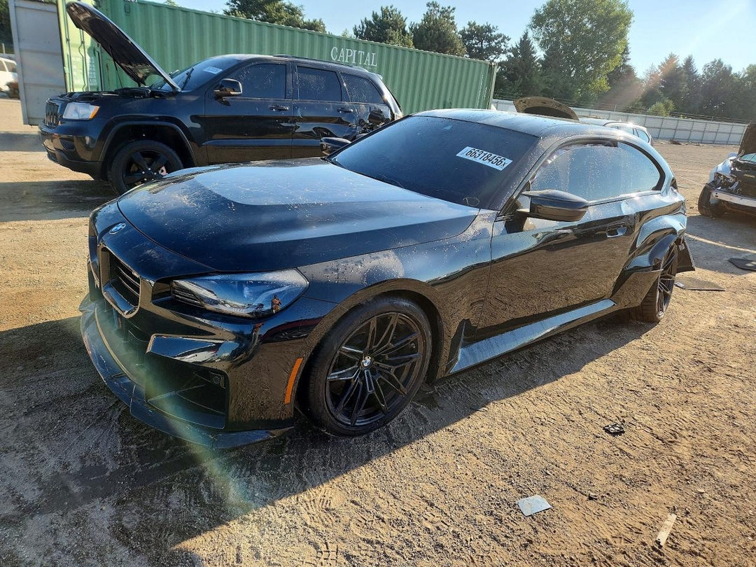 Vista de 2024 BMW M2, ángulo 1