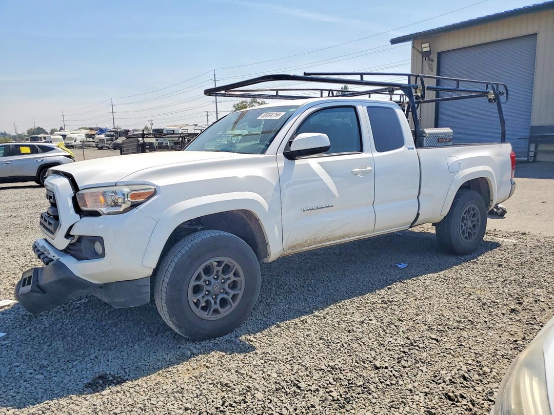 Vista de 2018 TOYOTA TACOMA SR5 V6, ángulo 1