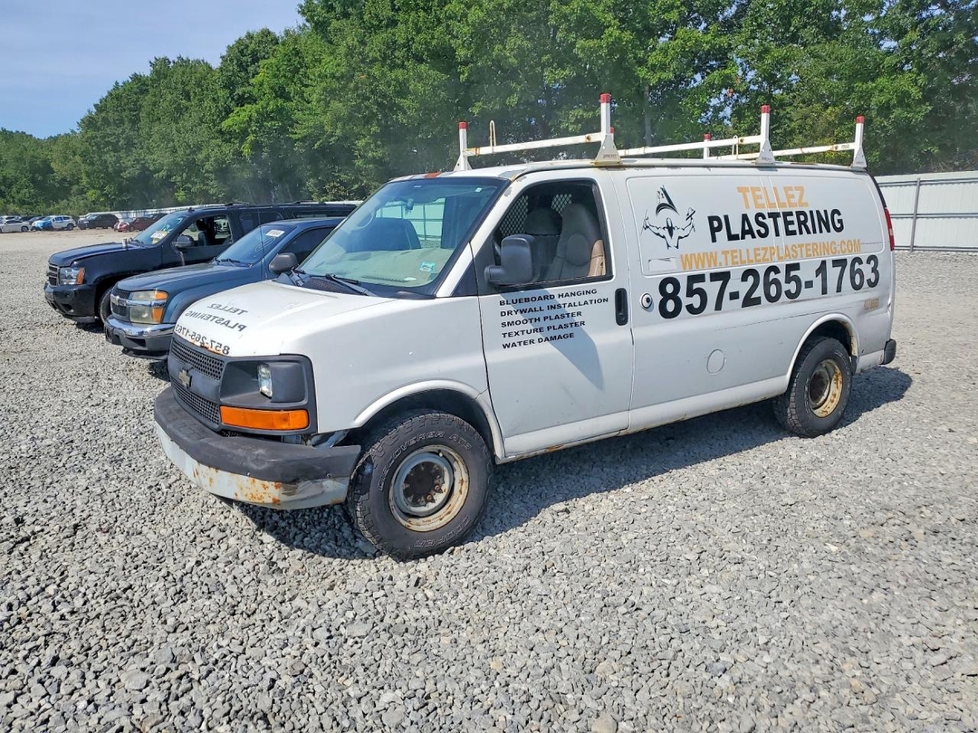 Vue de 2006 CHEVROLET EXPRESS 2500, angle 1