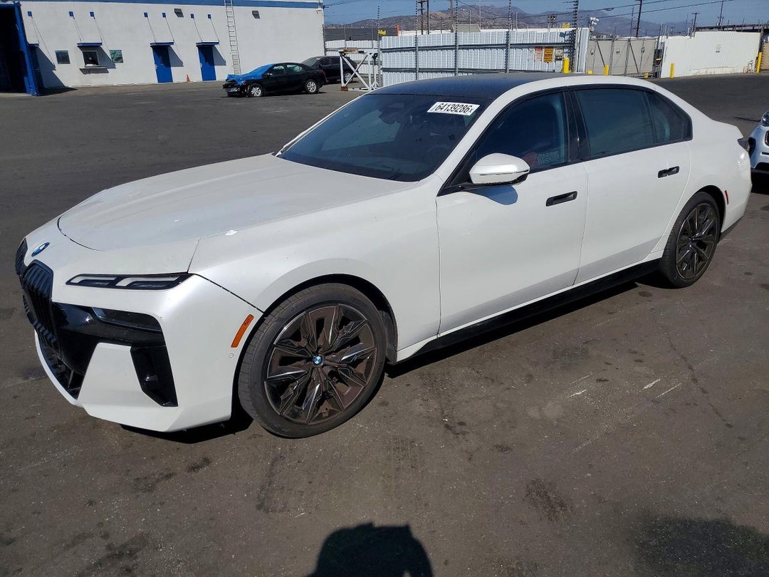Vue de 2025 BMW 740 I, angle 1