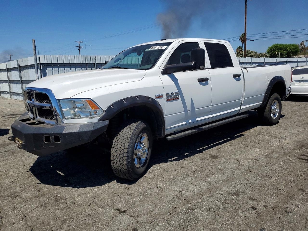 Vue de 2015 RAM 2500 ST, angle 1