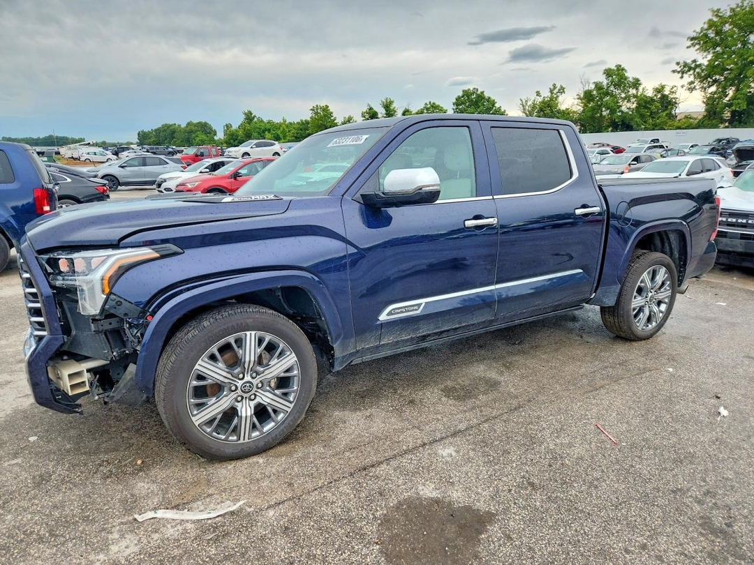 Vista de 2024 TOYOTA TUNDRA CREWMAX CAPSTONE, ángulo 1