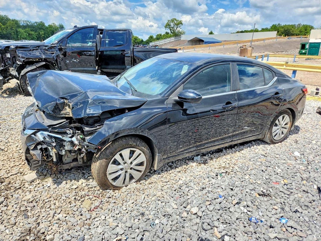 Вид 2023 NISSAN SENTRA S, угол 1