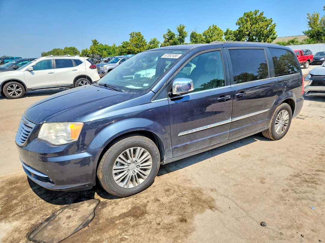 Вид 2014 CHRYSLER TOWN &amp; COUNTRY TOURING L, угол 1