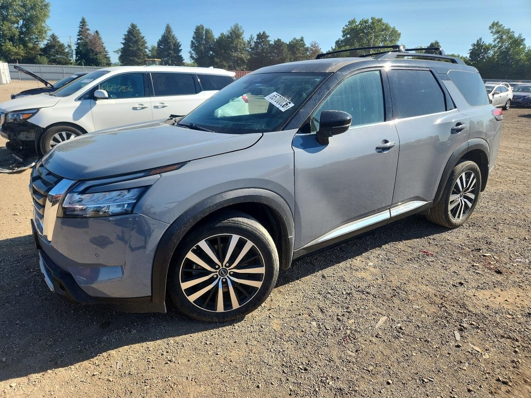 Вид 2024 NISSAN PATHFINDER PLATINUM, угол 1