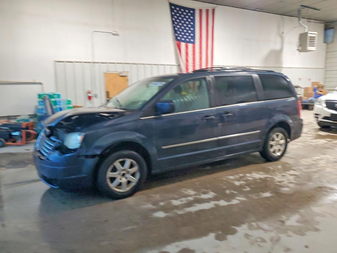 منظر 2009 CHRYSLER TOWN &amp; COUNTRY TOURING، زاوية 1