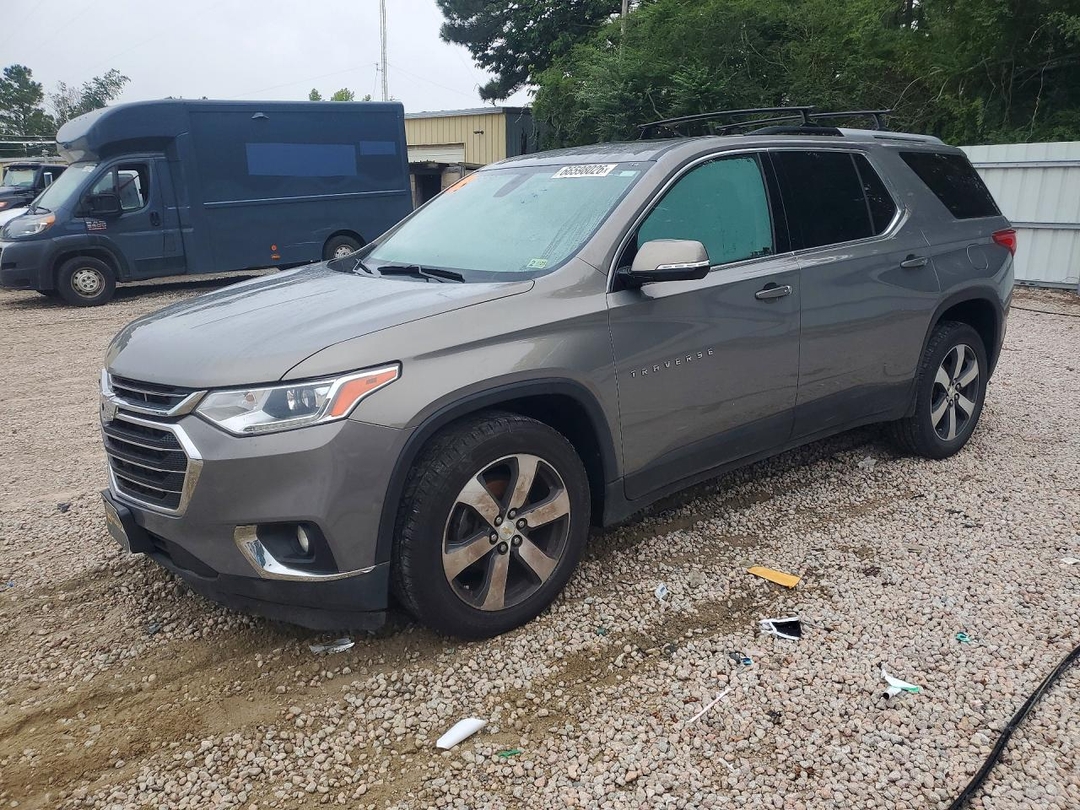Вид 2018 CHEVROLET TRAVERSE LT, угол 1