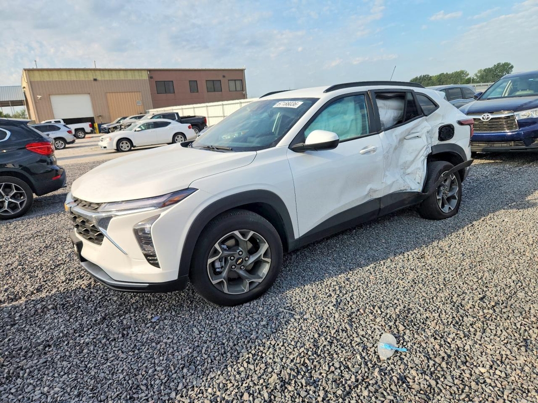 Вид 2026 CHEVROLET TRAX 1LT, угол 1