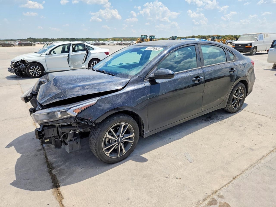 Vue de 2023 KIA FORTE LXS, angle 1