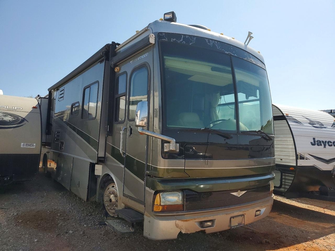 Вид 2006 FLEETWOOD RV, угол 1