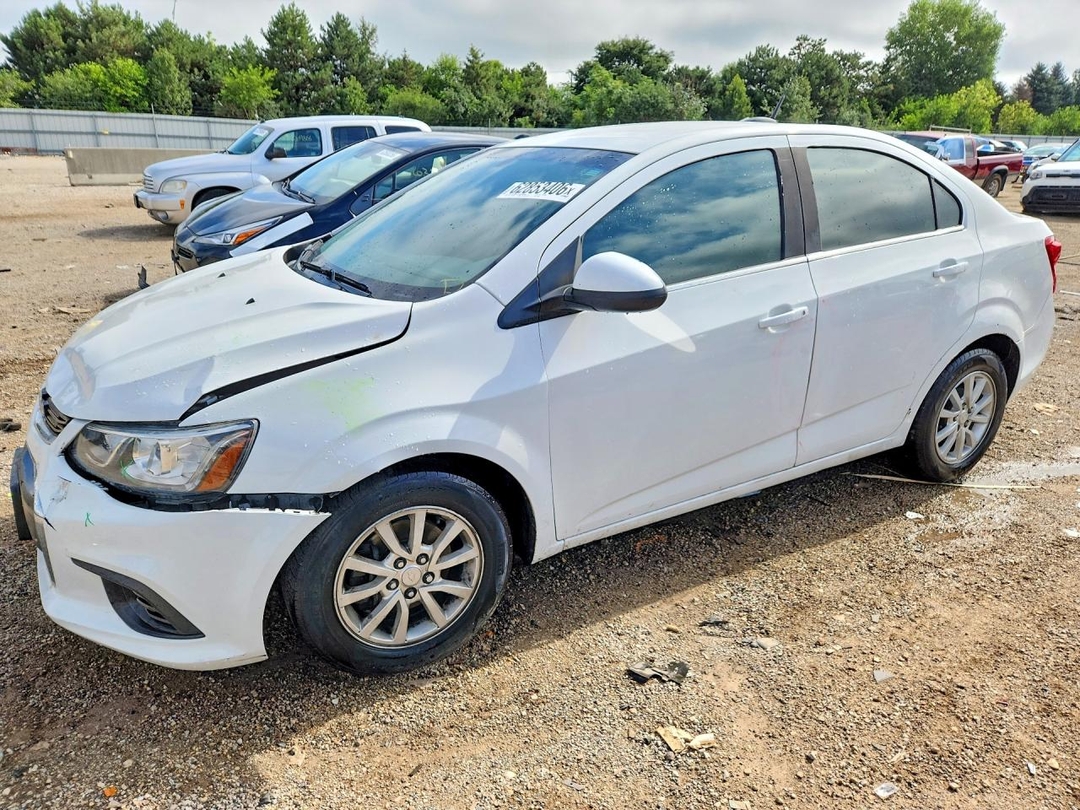 Vue de 2017 CHEVROLET SONIC LT, angle 1