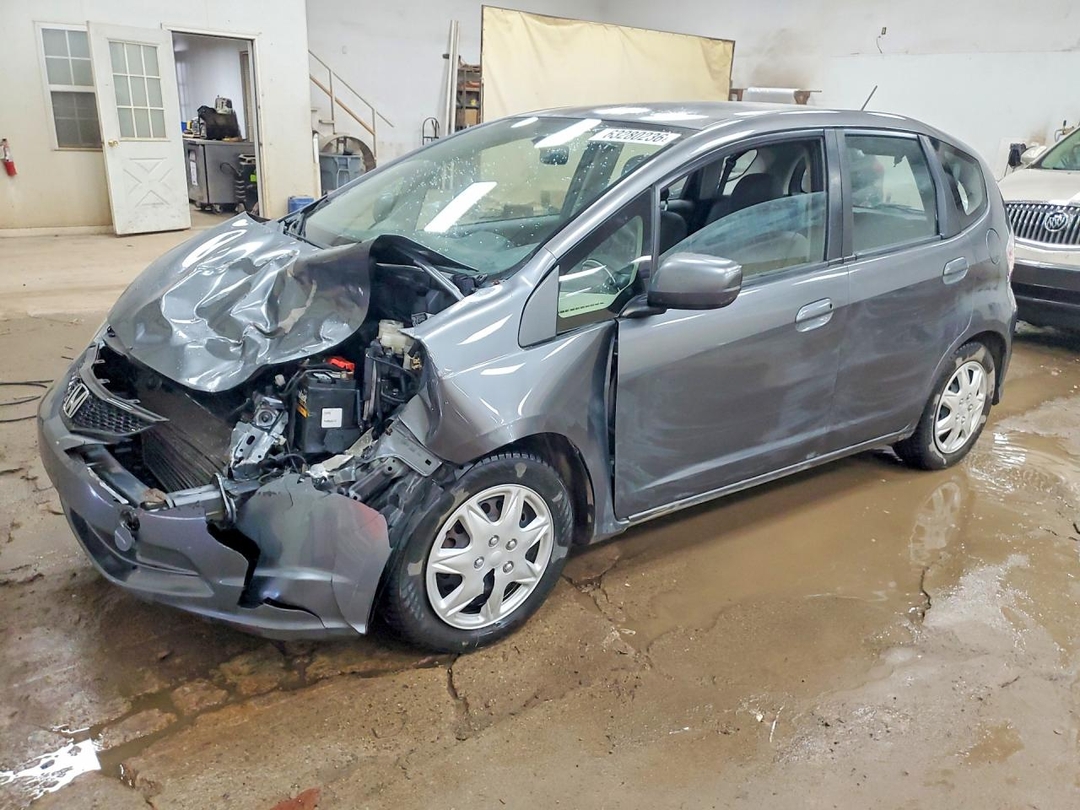 Вид 2013 HONDA FIT, угол 1