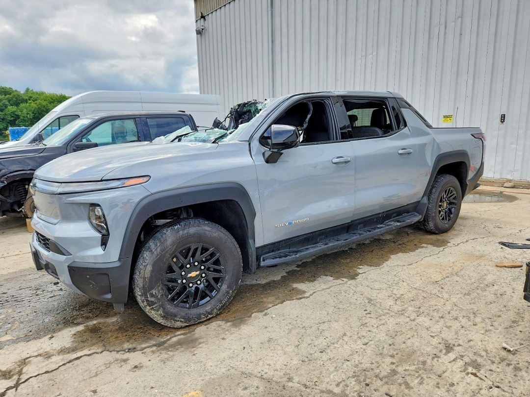 Vue de 2025 CHEVROLET SILVERADO LT, angle 1