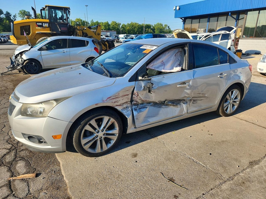 Vista de 2013 CHEVROLET CRUZE LTZ, ángulo 1