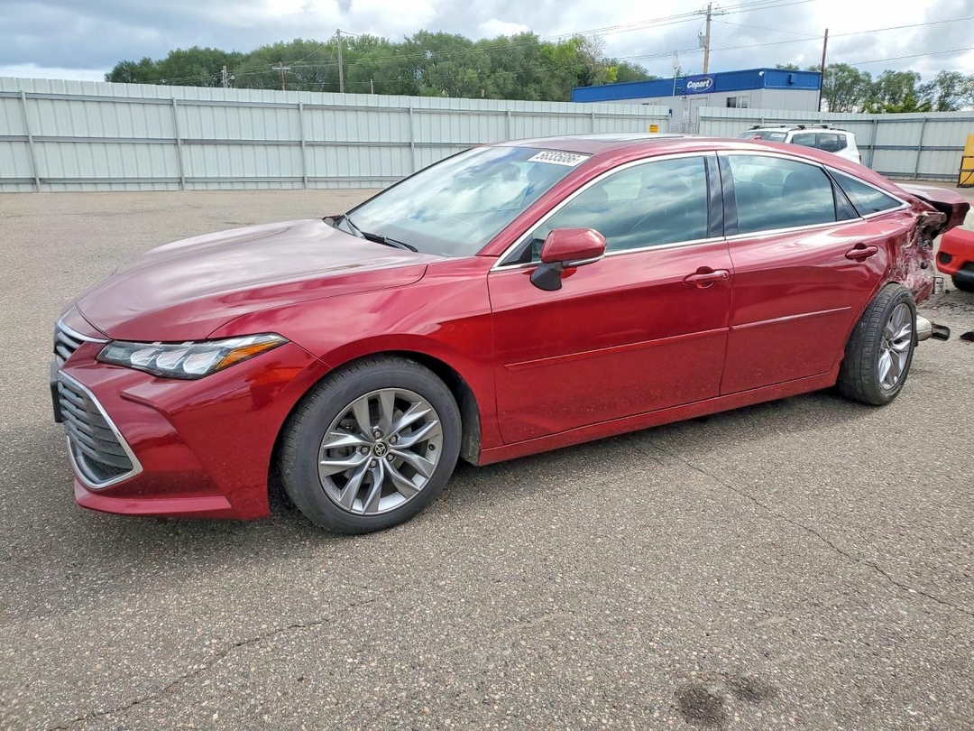 Вид 2022 TOYOTA AVALON XLE, угол 1