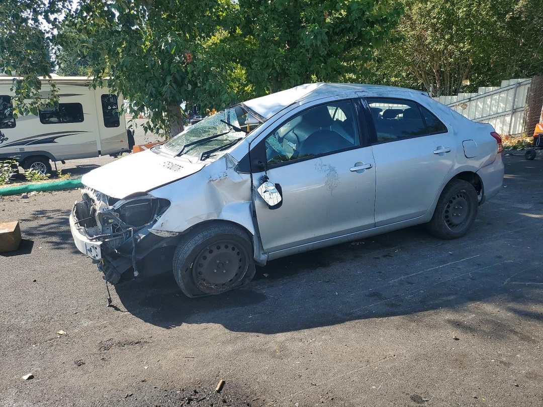 Vista de 2010 TOYOTA YARIS BASE, ángulo 1