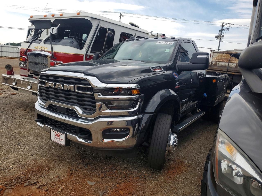 Вид 2026 RAM 4500 - TOW TRUCK, угол 1