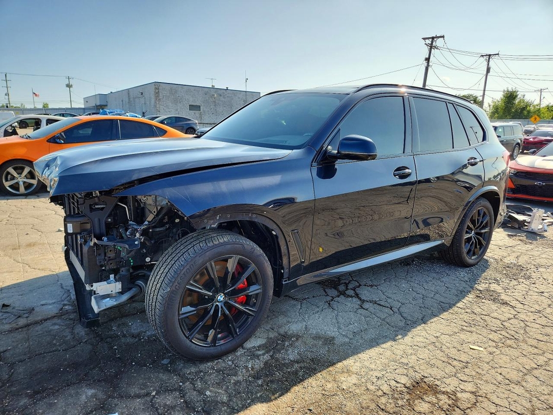 Вид 2022 BMW X5 M50I, угол 1