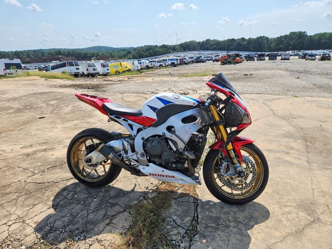 Вид 2014 HONDA CBR1000 S, угол 1