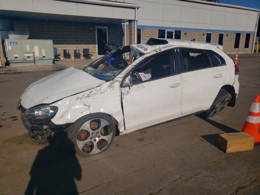 Vue de 2010 VOLKSWAGEN GTI, angle 1