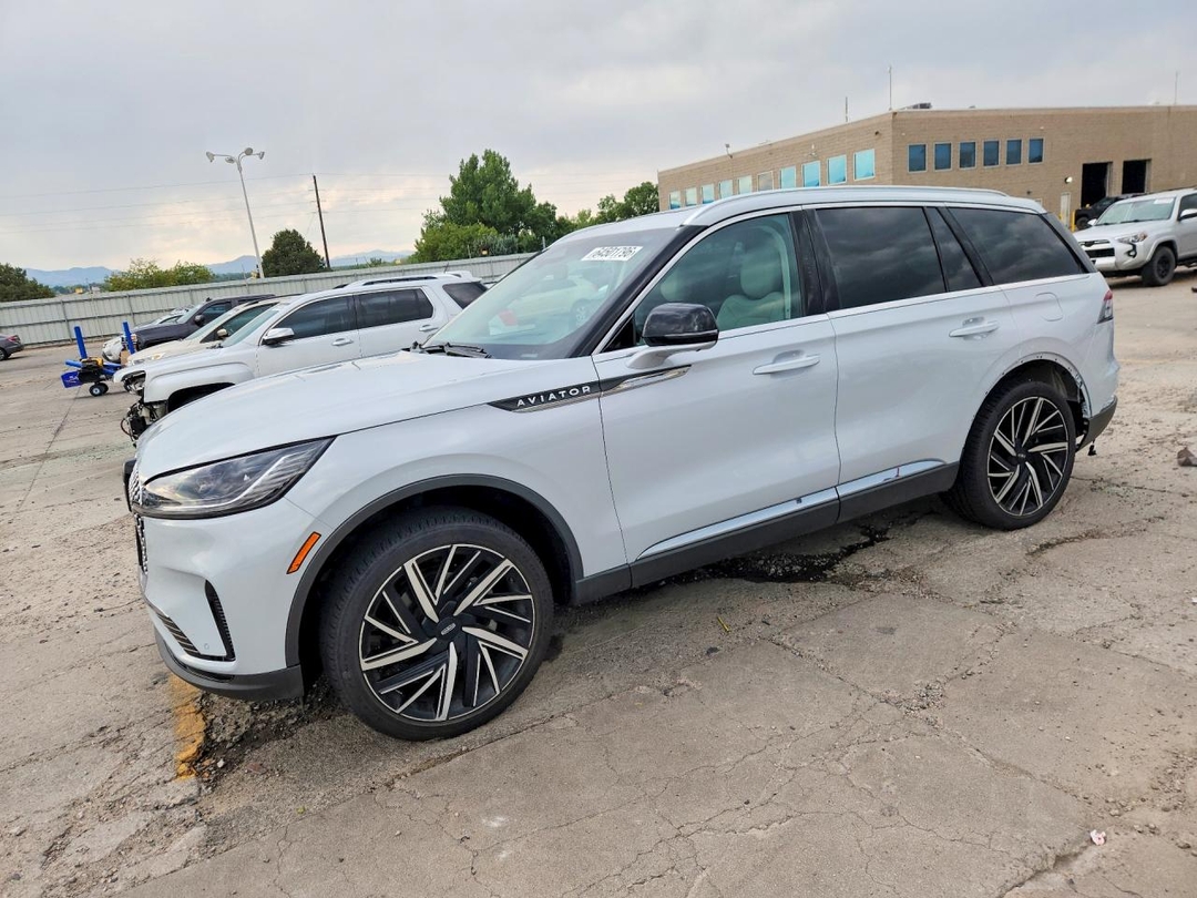 Vista de 2025 LINCOLN AVIATOR RESERVE, ángulo 1