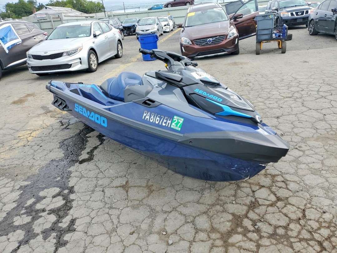Vue de 2025 SEA DOO GTX JET SKI, angle 1