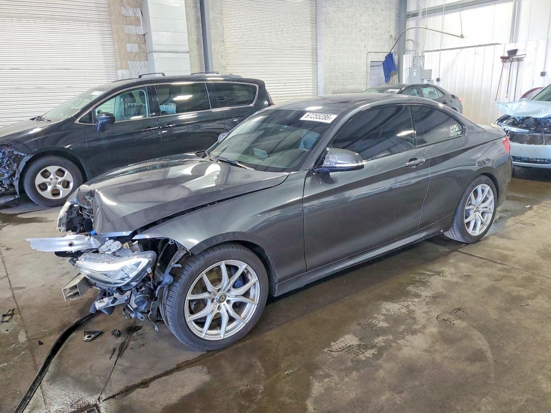 Vista de 2015 BMW M235XI, ángulo 1