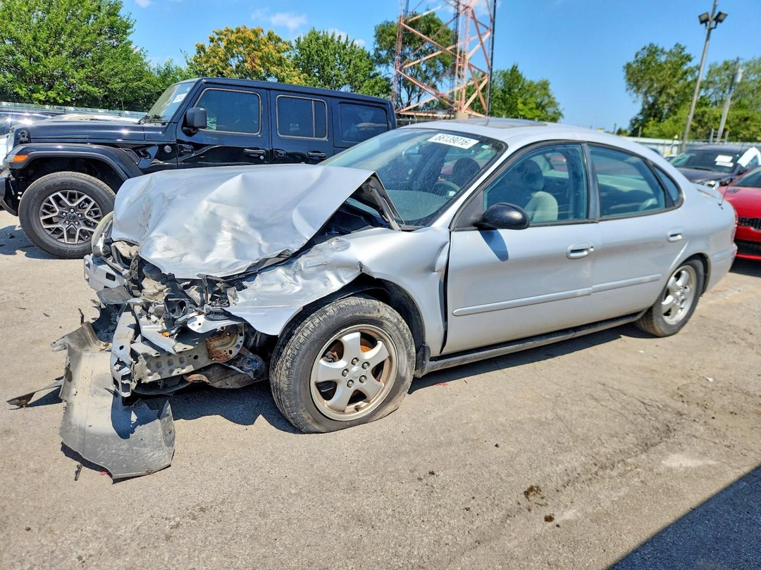 Vue de 2005 FORD TAURUS SE, angle 1