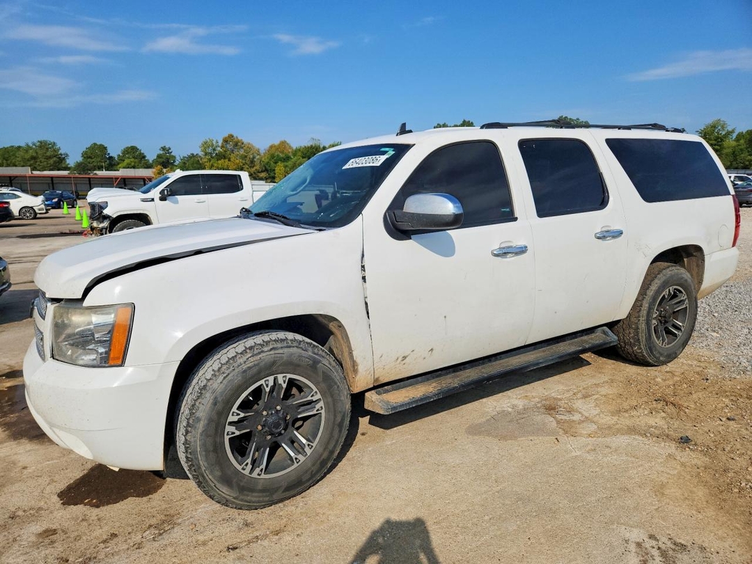 Vista de 2013 CHEVROLET SUBURBAN C1500 LT, ángulo 1