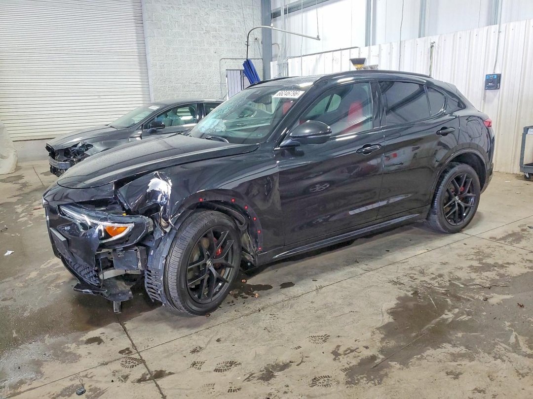 Vue de 2020 ALFA ROMEO STELVIO TI, angle 1