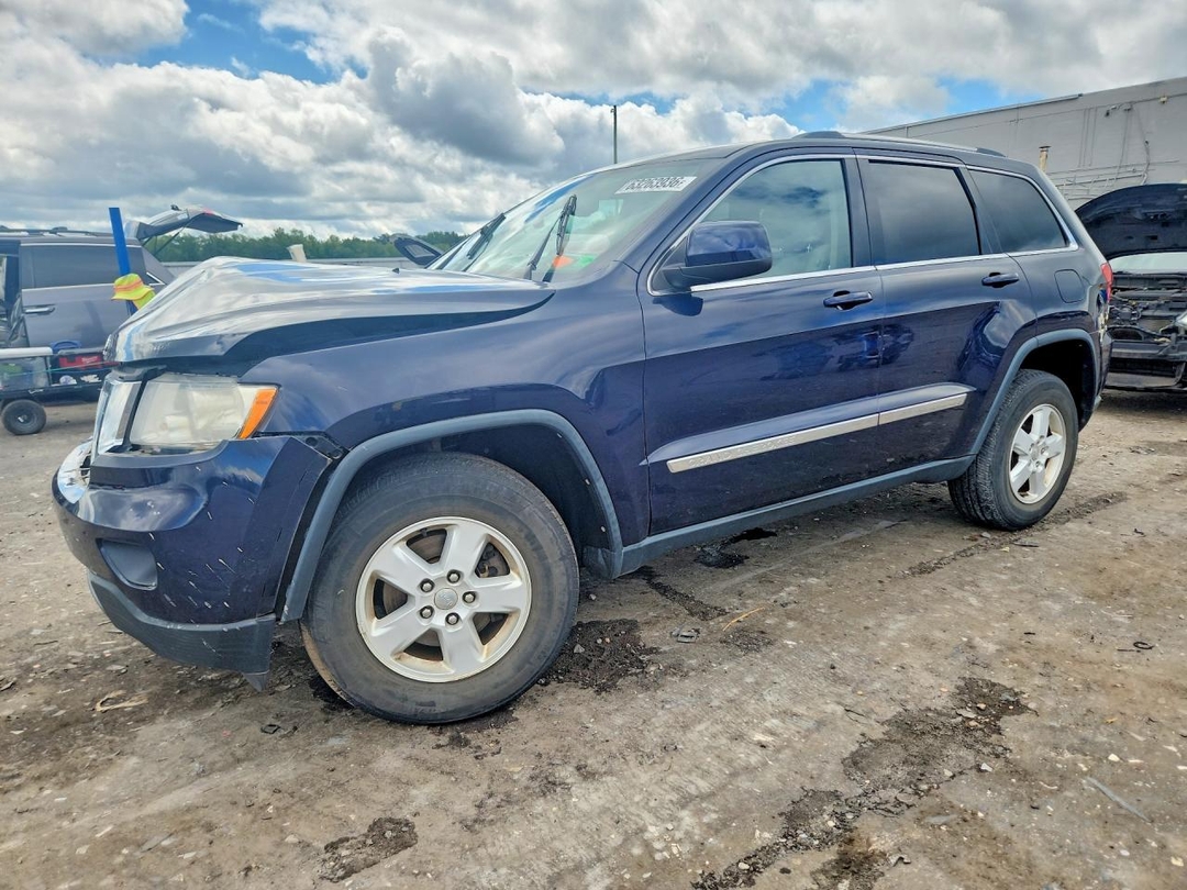 Vue de 2013 JEEP GRAND CHEROKEE LAREDO, angle 1