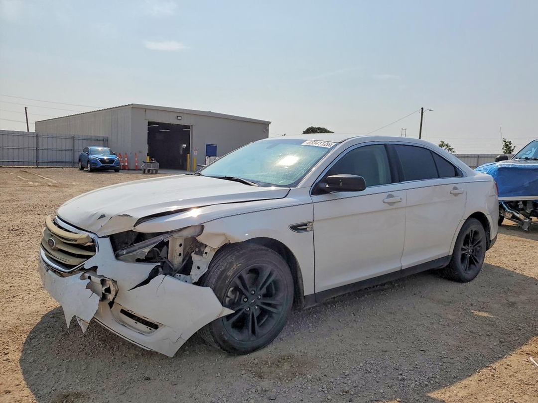 Vue de 2017 FORD TAURUS SE, angle 1