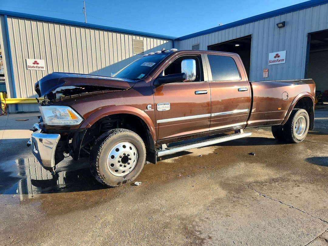 Вид 2014 RAM 3500 LONGHORN, угол 1