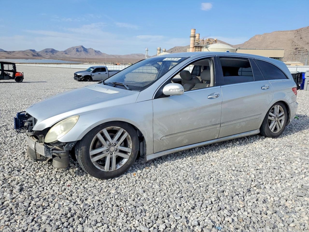 Vue de 2006 MERCEDES-BENZ R 500, angle 1