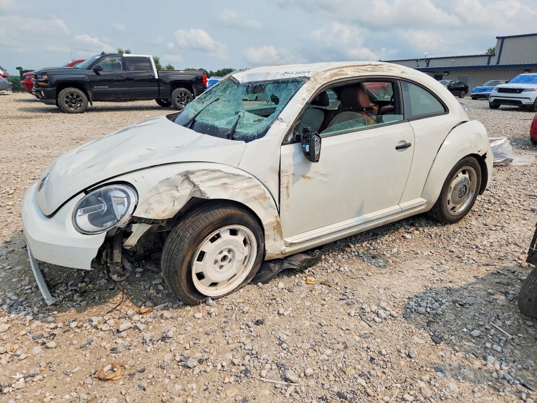 Vue de 2015 VOLKSWAGEN BEETLE 1.8T, angle 1