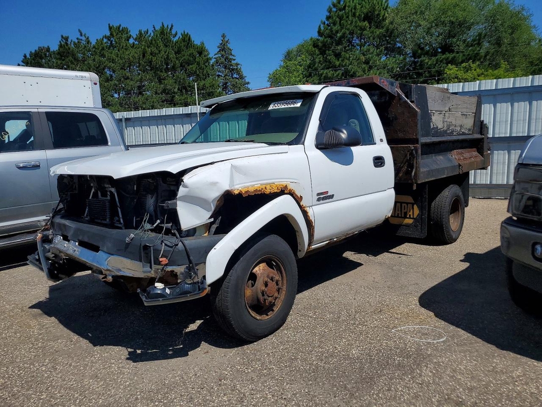 Vista de 2004 CHEVROLET SILVERADO DUMP TRUCK, ángulo 1