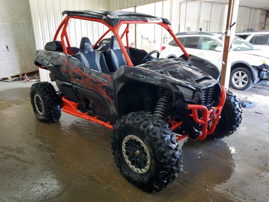 Вид 2025 KAWASAKI TERYX UTILITY VEHICLE, угол 1