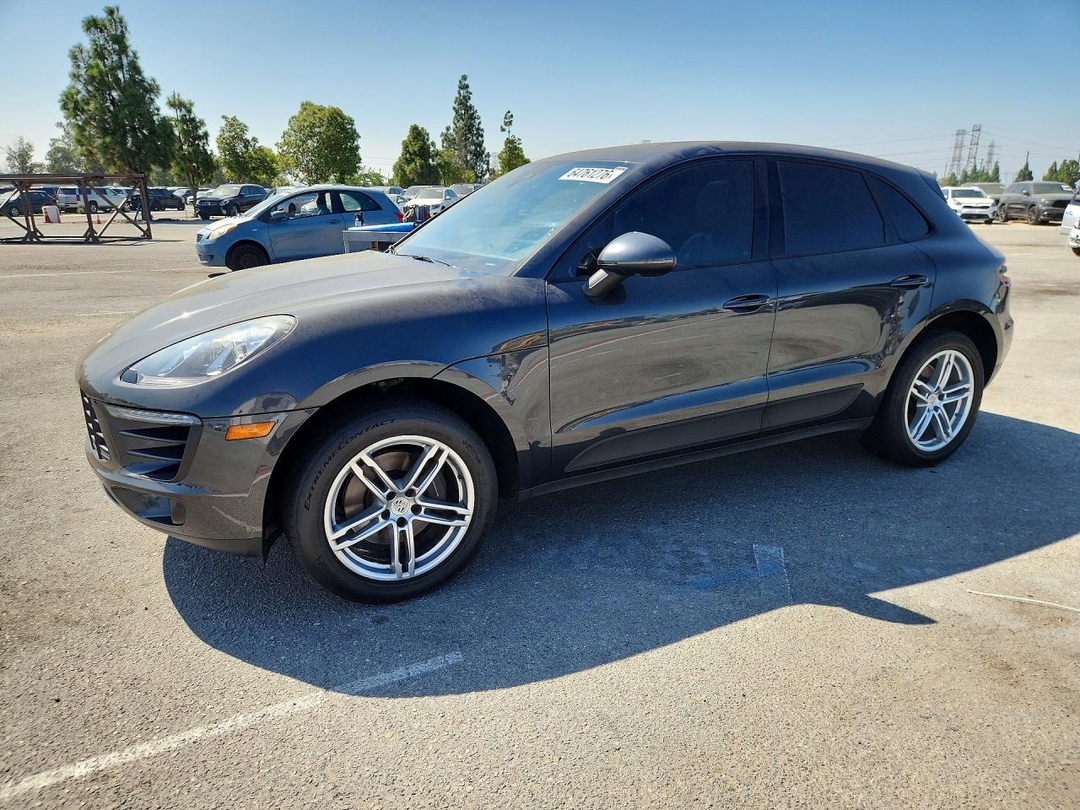 Вид 2017 PORSCHE MACAN, угол 1