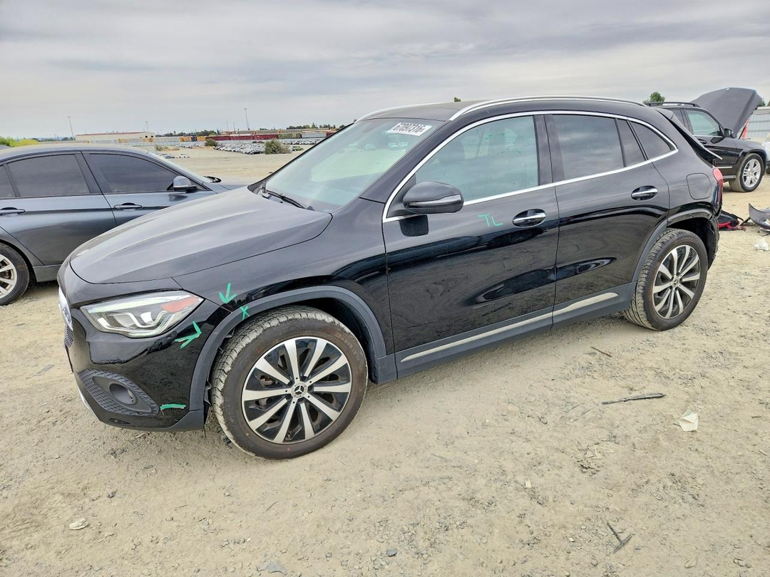 Вид 2023 MERCEDES-BENZ GLA 250, угол 1