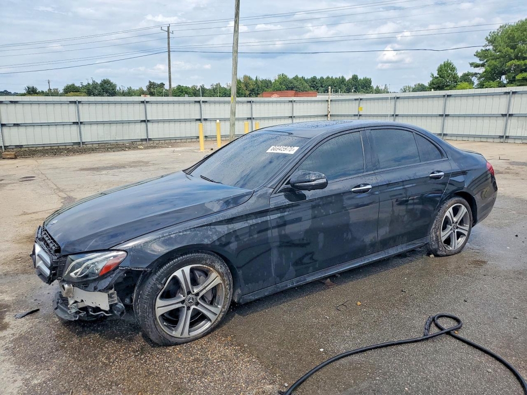 Vedere 2020 MERCEDES-BENZ E 350, unghi 1