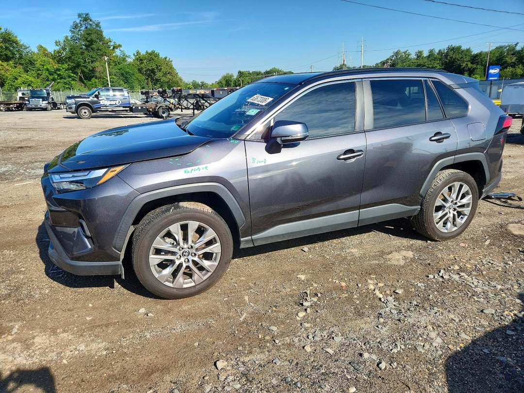 Vista de 2023 TOYOTA RAV4 XLE PREMIUM, ángulo 1
