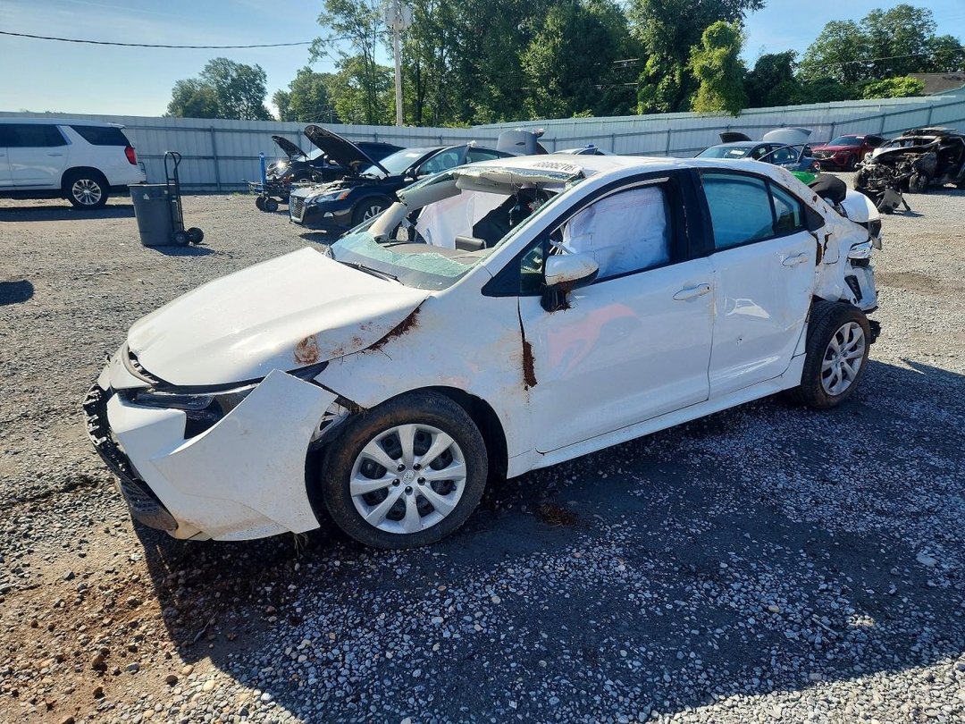 Вид 2021 TOYOTA COROLLA LE, угол 1