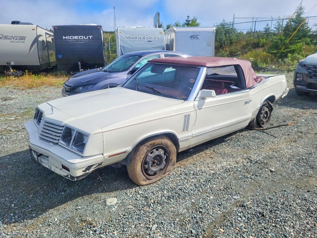 Vue de 1983 DODGE 400, angle 1