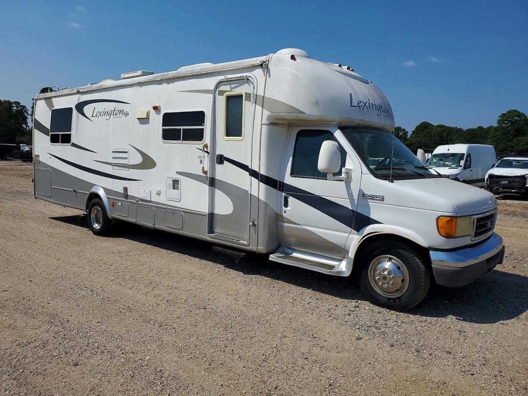 Vue de 2007 FOREST RIVER LEXINGTON RV, angle 1